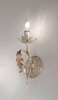 Applique classica avorio anticato 1 luce verso l&rsquo;alto con foglie  45537
