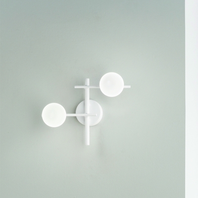 Applique moderna incrocio di bacchette e sfere bianche ATLAS AP2 BIANCO IDEAL LUX