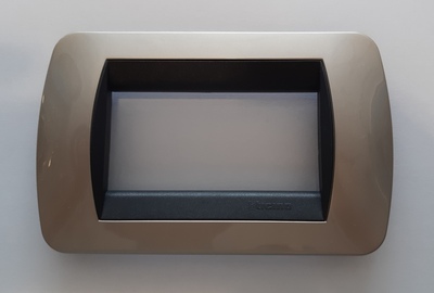 Placca Living International 3 moduli Titanio 4803TC BTICINO