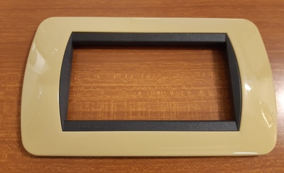 Placca 4 moduli Living International giallo 4804GT BTICINO