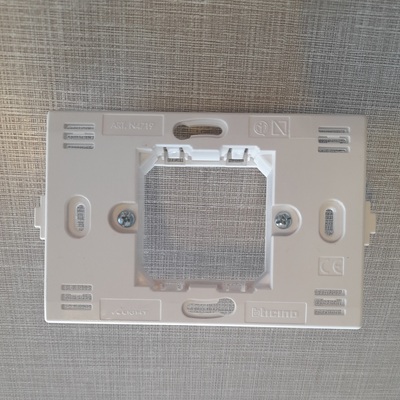Supporto 2 posti scatola rotonda Light N4719G BTICINO