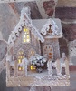Dettaglio Casetta bianca in legno innevata con LED decorazioni Natale in legno