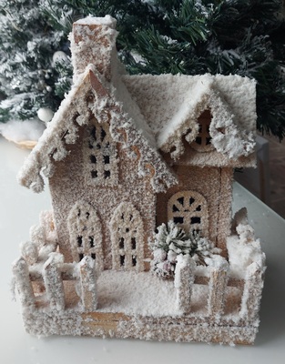 Casetta bianca in legno con neve e LED decorazioni Natale 40115 LUCI E COLORI
