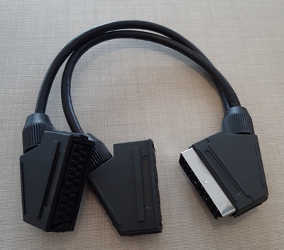 Cavo sdoppiatore da 1 spina scart 21 poli a 2 prese scart 39395 LUCI E COLORI