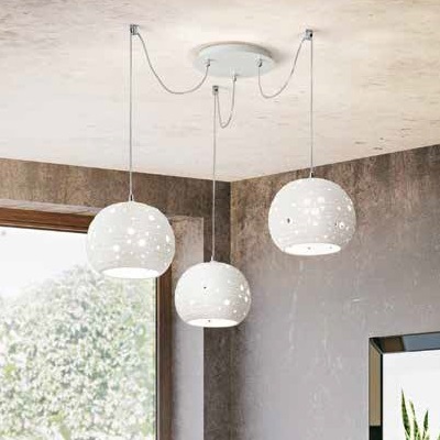 Lampadario materico 3 sfere ceramica bianca goffrata con fori CORVARA 3531-47-102 FABAS