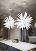 Particolare di Lampadario ampio e alto a 12 luci moderno design foglie vetro soffiato bianco LEAVES 