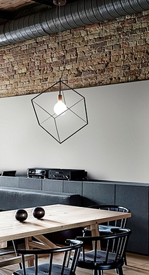 Lampadario a sospensione a forma di cubo nero con lampadina a vista 6693N PERENZ