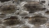 Particolare lampadario moderno gocce grigio