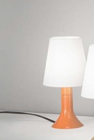 Lampada interamente in acrilico con base arancio elegante LUCI