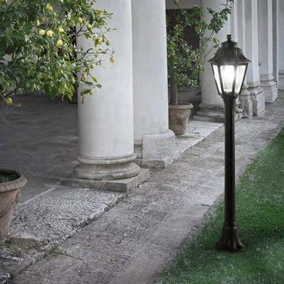 Palo da giardino con lanterna nera in resina DAFNE PT1 NERO IDEAL LUX
