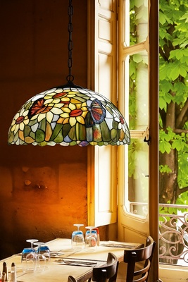 Lampadario Tiffany tessere di colore illuminate fiori e farfalle in vetro colorato 55cm 3 luci  4396