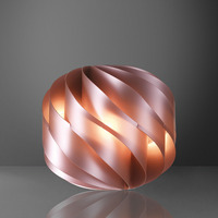 Lampada da tavolo rosa metal 25 cm con globo scultoreo in acrilico  45615