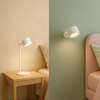 Particolare di Lampada ricaricabile bianca con diffusore magnetico e montaggio biadesivo a parete  4