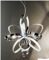Lampadario forma di fiocco cromato e bianco 32542 LUCI E COLORI