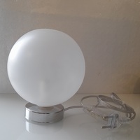 Lampada comodino boccetta base cromata sfera bianco satinato  42047