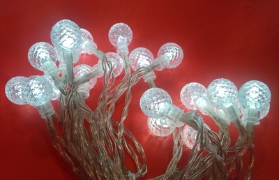 Filo catena 20 luci LED sfere a pile 05808 NATALE LUCI E COLORI