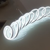 Dettaglio tubo led neon bianco