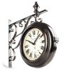 Dettaglio orologio bandiera nero