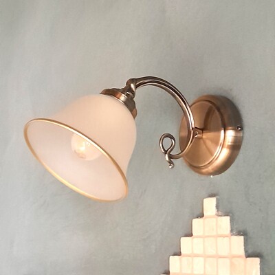 Applique oro ottone anticato braccetto classico vetro bianco E27 41721 LUCI CLASSICHE