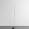 Ulteriore dettaglio di Piantana nera design linee di luce led CCT 3000k 4000k dimmerabile a step