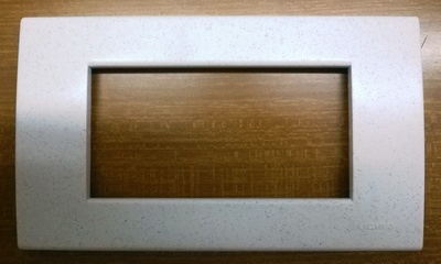 Placca 4 moduli Light bianco puntinato N4804BI BTICINO