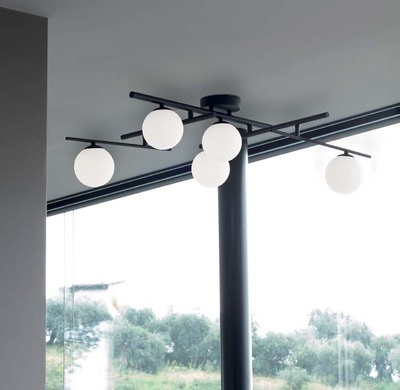 Plafoniera 5 luci G9 larga 106 cm con globi opalini e design bacchette ATLAS PL5 NERO IDEAL LUX