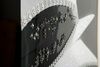 Ulteriore dettaglio di Quadro donna glamour toni del nero accenti rossi gioielli applicati 62x92  43