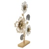 Ulteriore dettaglio di Soprammobile scultura in ferro con fiori toni del bianco tortora grigio oro  