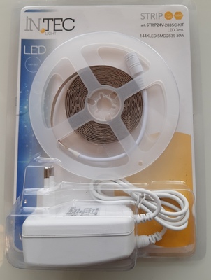 Strip led 3 metri 10w al metro 3000k con spina e alimentatore LUCI LED