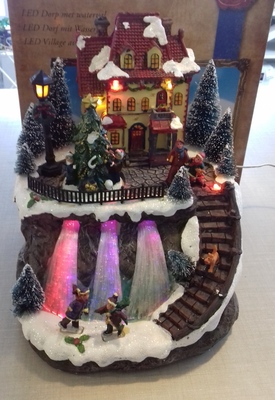 Paesaggio natalizio con movimento, led e musica 34047 NATALE LUCI E COLORI